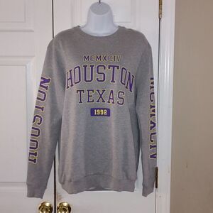 Denim & Flower  Ricky Singh Houston Texas  gray sweatshirt  Sz M